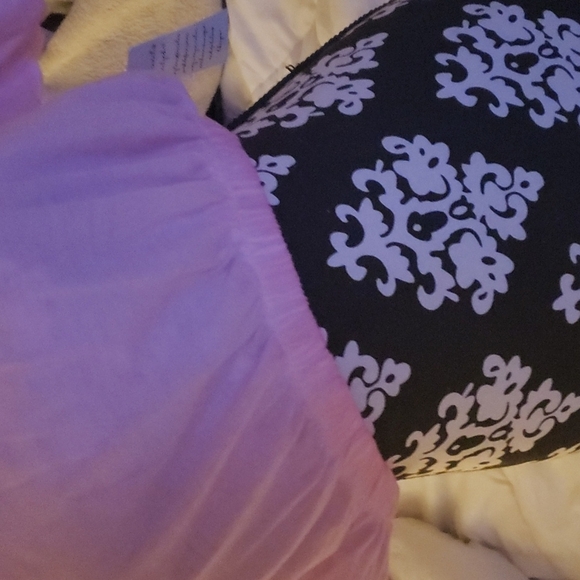 RUE 21 CROP TOP - Picture 2 of 3